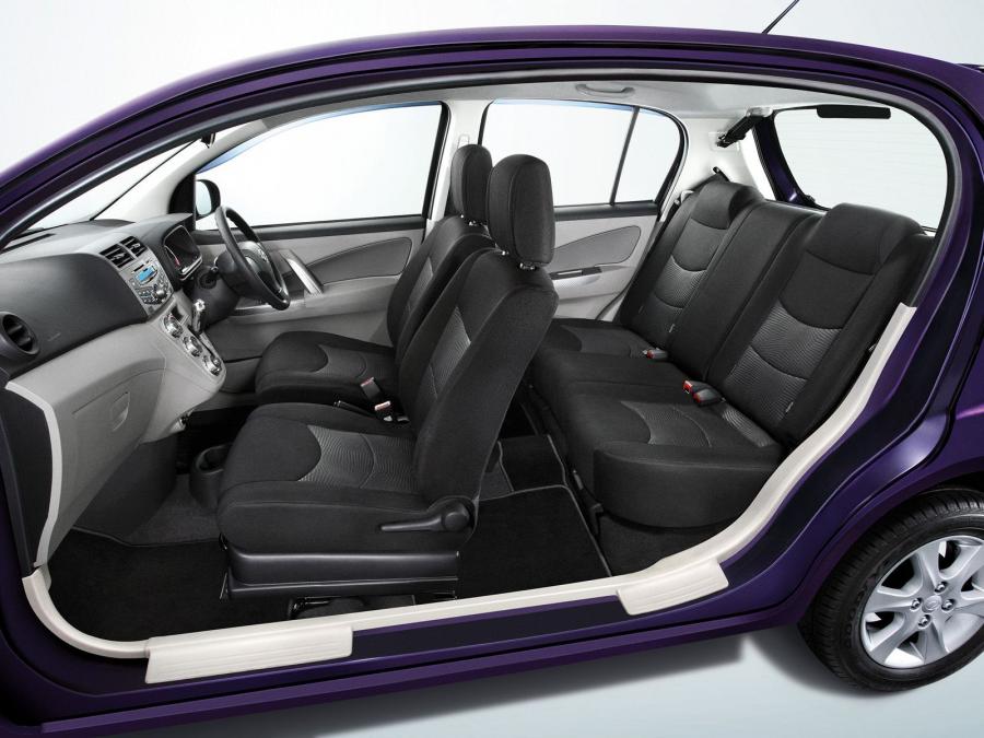 Интерьер Perodua MyVi Elegance 2011 года  (фото 8 из 18)